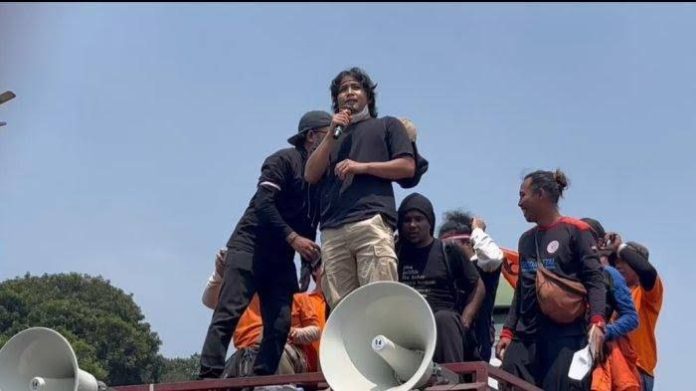 Bintang Emon berunjuk rasa di depan DPR kawal RUU Pilkada