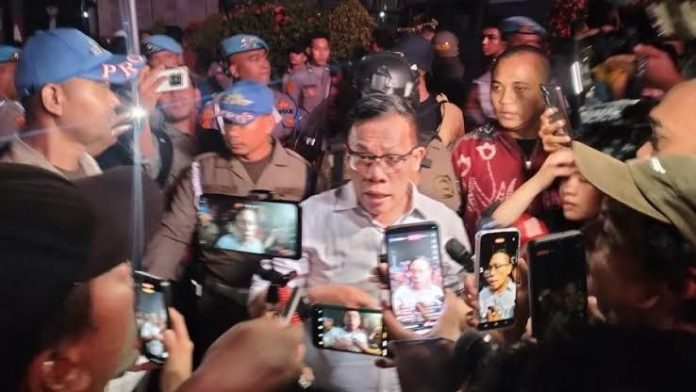 Anggota DPR Fraksi PDIP temui demonstran