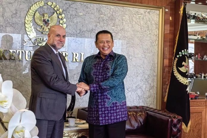 Ketua MPR RI Bambang Soesatyo menyambut Penasihat Presiden Otoritas Palestina Mahmoud Al-Habbash