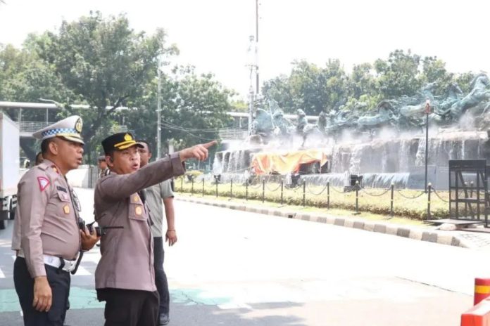 Polisi lakukan rekayasa lalu lintas