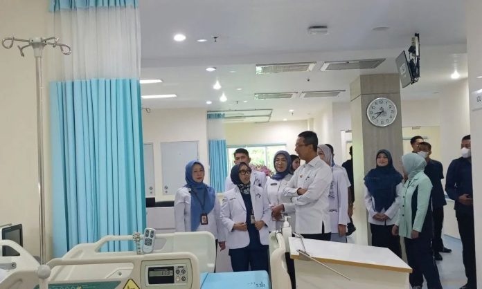 Pj Gubernur Heru Budi Hartono di RSUD Tarakan, Jakarta Pusat.