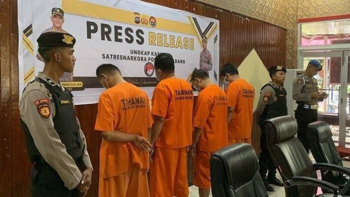 Tiga anggota DPRD Mentawai tertangkap sedang pesta sabu