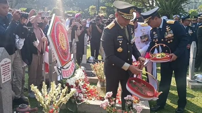 Panglima dan Petinggi TNI Ziarah ke Taman Makam Pahlawan Kalibata