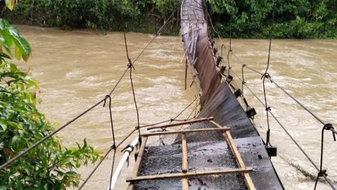 jembatan gantung di Mamasa, Sulawesi Barat ambruk