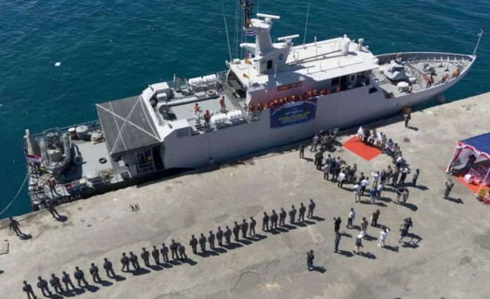 Kapal Republik Indonesia (KRI) Teluk Lada 521