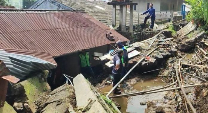 longsor di kampung pensiunan dan bina bangsa, desa tugu selatan
